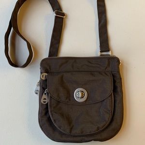 New Baggallini Crossbody Bag: Black